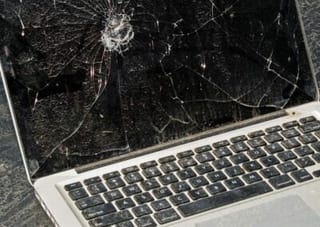 Écran d’ordinateur portable brisé