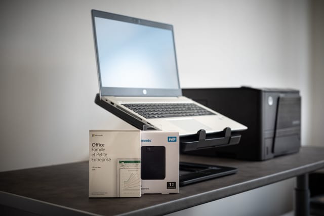 Ordinateur portable, imprimante, suite Office et disque dur externe